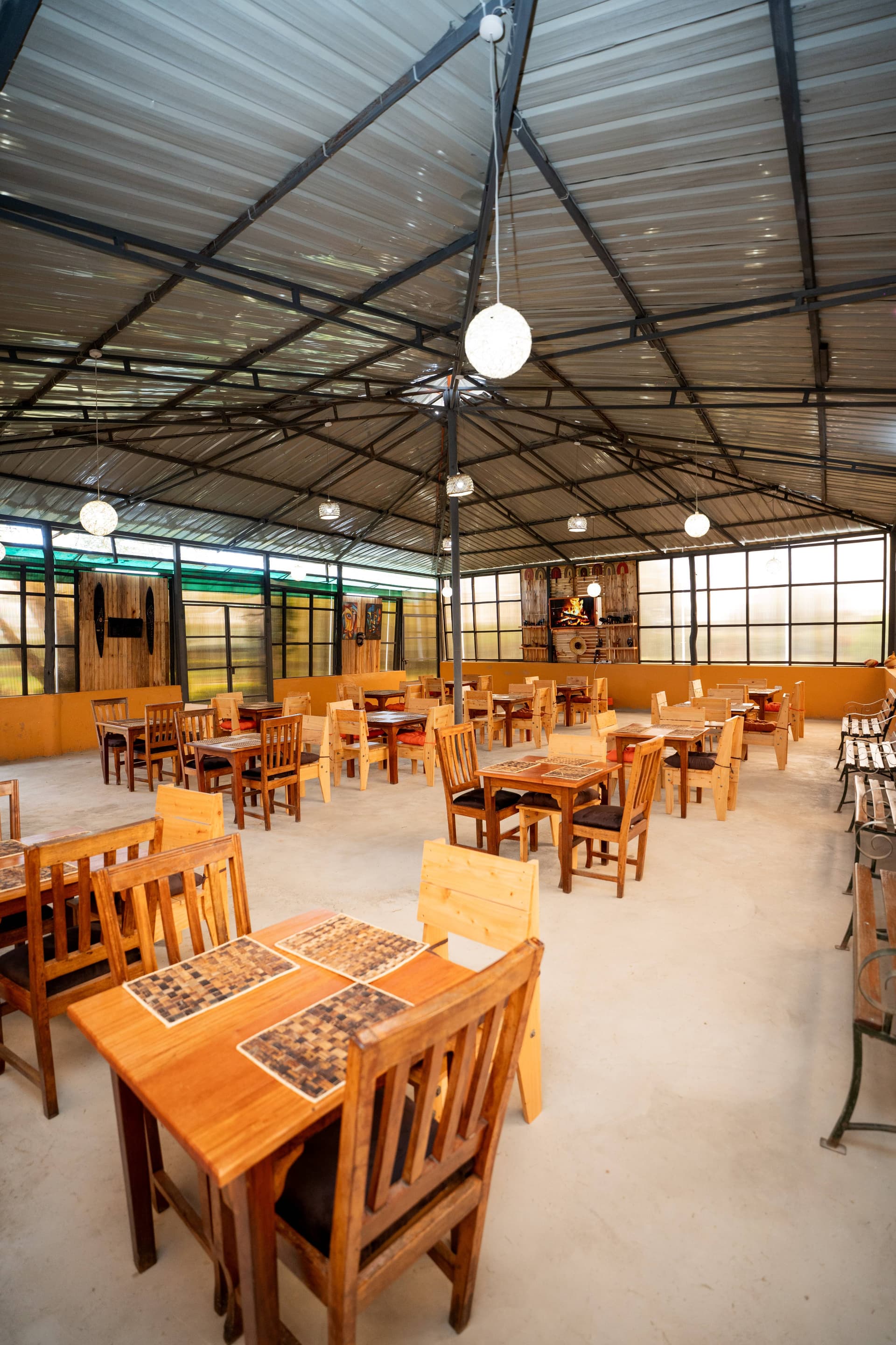 Restaurant and dining experience at Tongue Tang Meadows